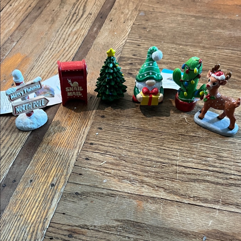 NWT Imagitarium Festive Christmas Set for Fishtank